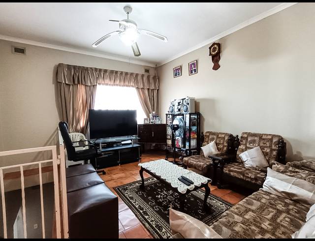 4 BEDROOM HOUSE FOR SALE IN AVOCA